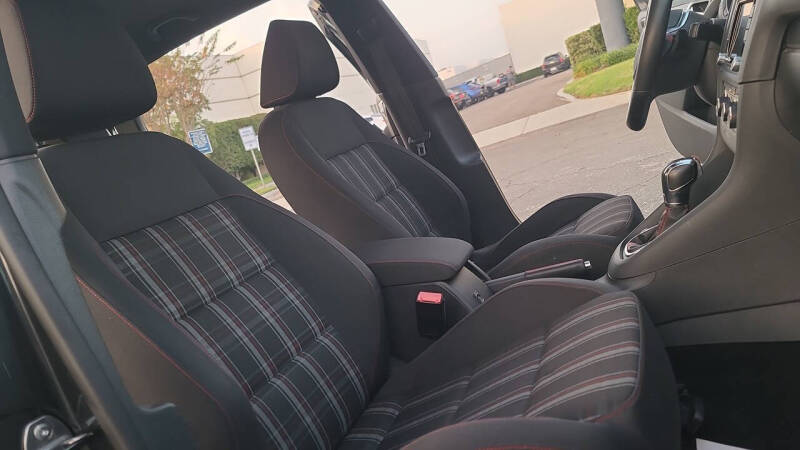 2011 Volkswagen GTI Base PZEV