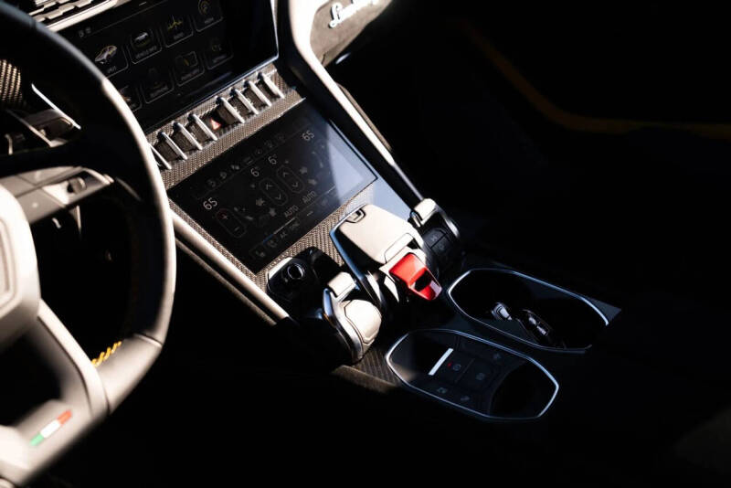 2024 Lamborghini Urus Performante