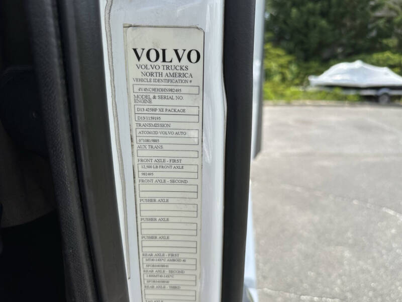 2017 Volvo VNL