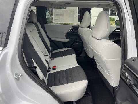 2025 Mitsubishi Outlander SE