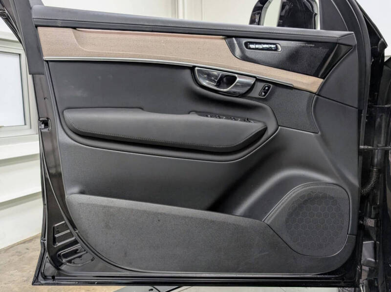 2025 Volvo XC90 B5 Plus Bright Theme 7P