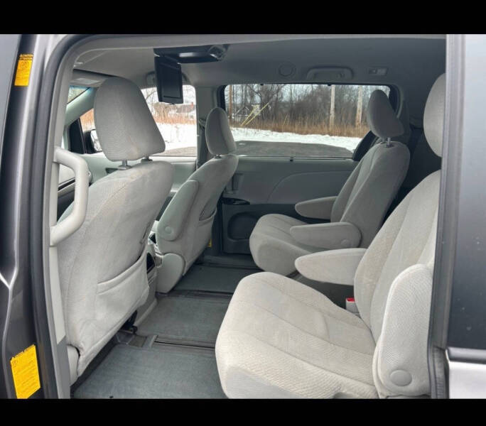 2014 Toyota Sienna LE 7-Passenger