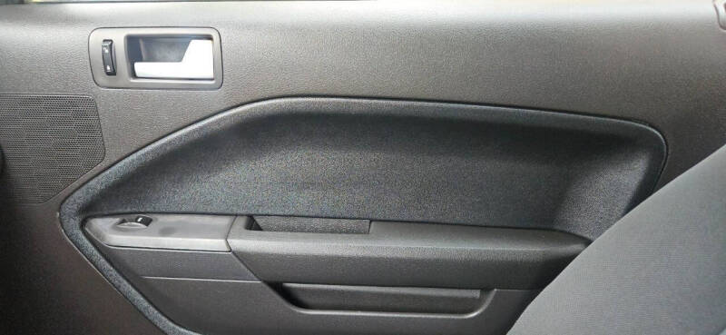 2008 Ford Mustang V6 Deluxe