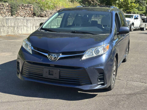 2018 Toyota Sienna LE 7-Passenger