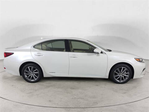 2018 Lexus ES 300h