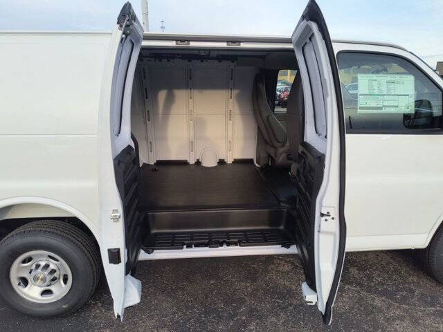 2025 Chevrolet Express 3500