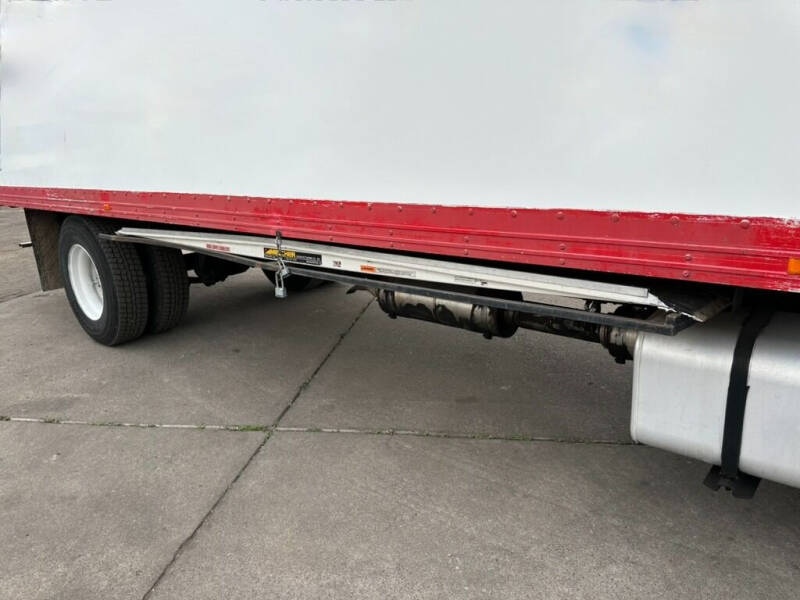 2011 Freightliner M2 106