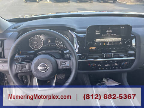 2025 Nissan Pathfinder SL