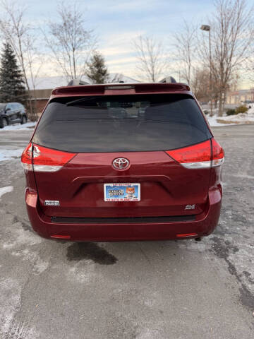 2014 Toyota Sienna XLE 7-Passenger