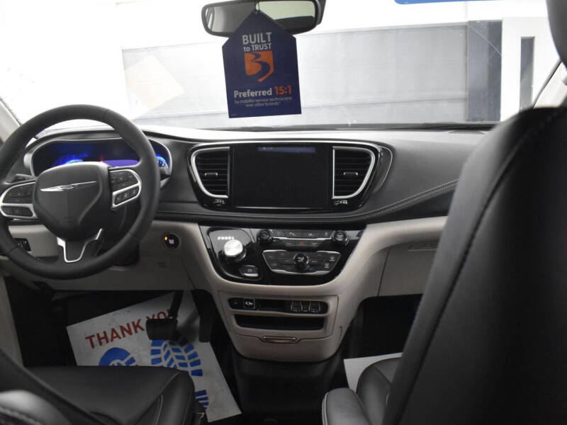 2024 Chrysler Pacifica Touring L