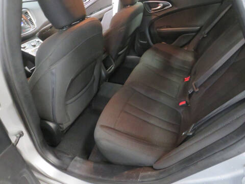 2016 Chrysler 200 LX