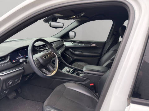 2022 Jeep Grand Cherokee L Laredo