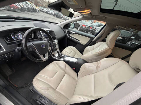 2015 Volvo XC60 T6 Platinum