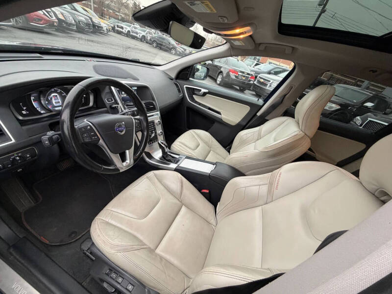 2015 Volvo XC60 T6 Platinum