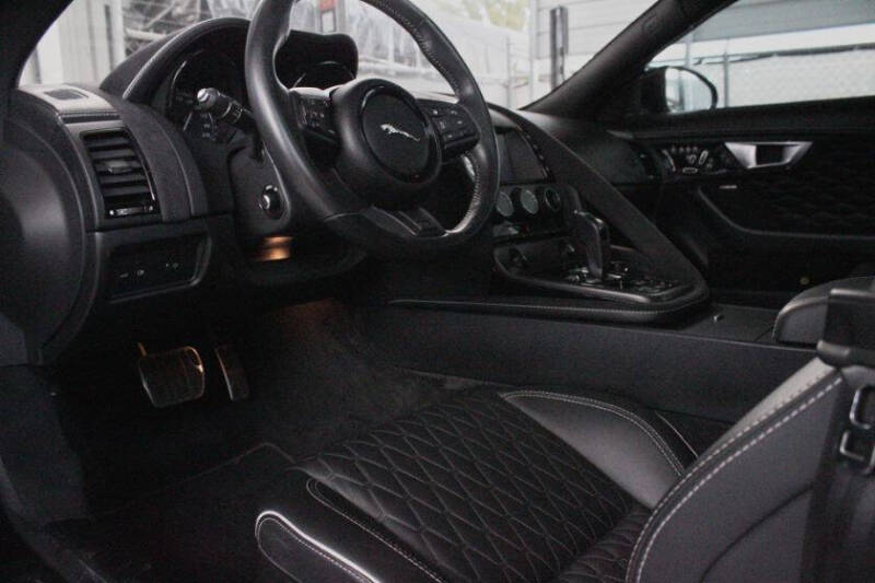 2017 Jaguar F-TYPE SVR