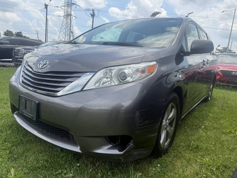 2015 Toyota Sienna LE 8-Passenger