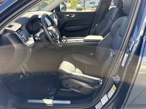 2025 Volvo XC60 B5 Plus Dark Theme