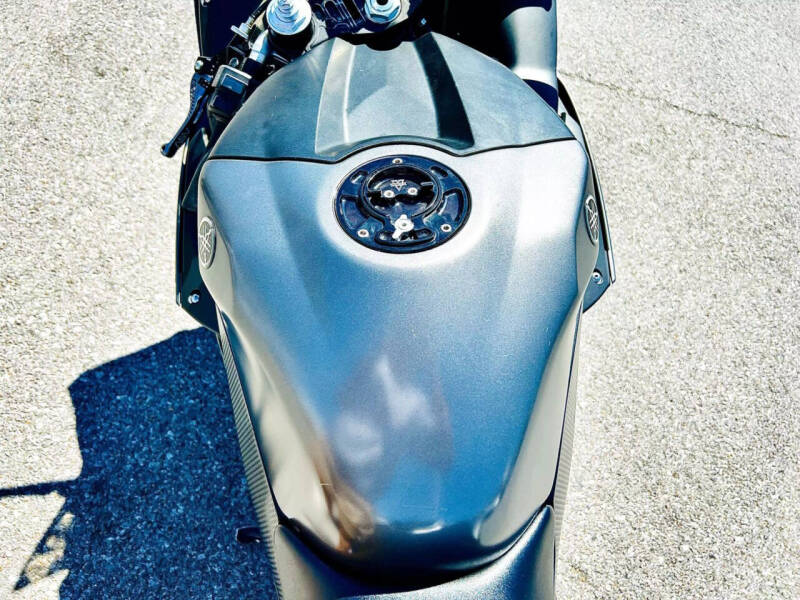 2013 Yamaha YZF-R1 (Matte Gray)