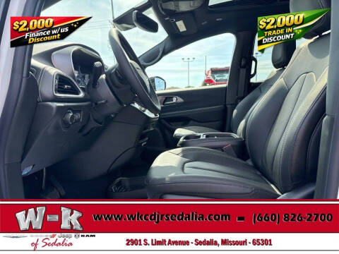 2027 Chrysler Pacifica Select