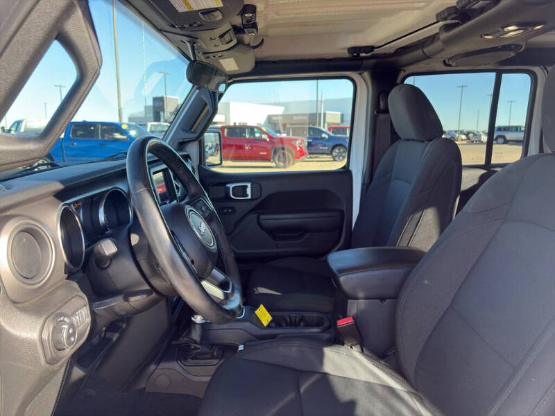 2022 Jeep Gladiator Sport