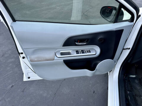 2013 Toyota Prius c Three