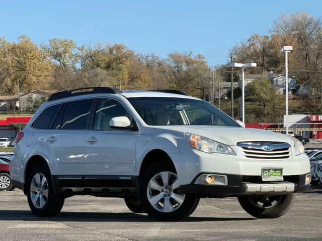 2012 Subaru Outback Limited's photo