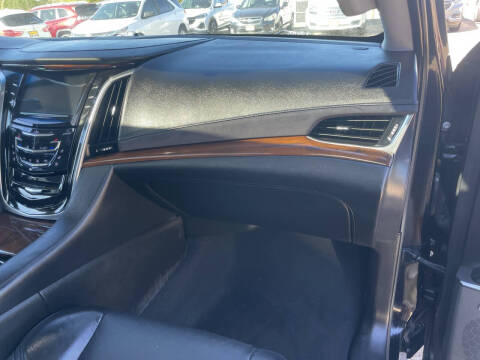 2018 Cadillac Escalade Luxury