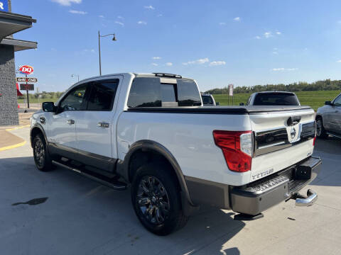 2017 Nissan Titan Platinum Reserve