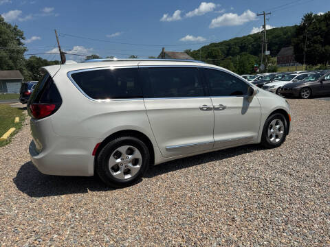 2017 Chrysler Pacifica Touring-L Plus