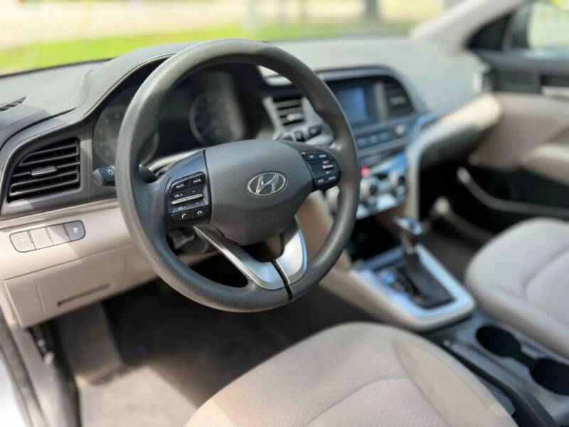 2019 Hyundai Elantra SE