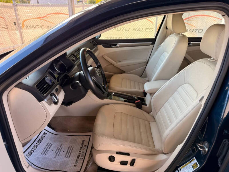 2018 Volkswagen Passat 2.0T SEL Premium