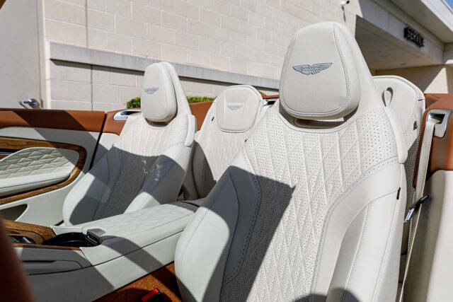 2026 Aston Martin DB12 Volante