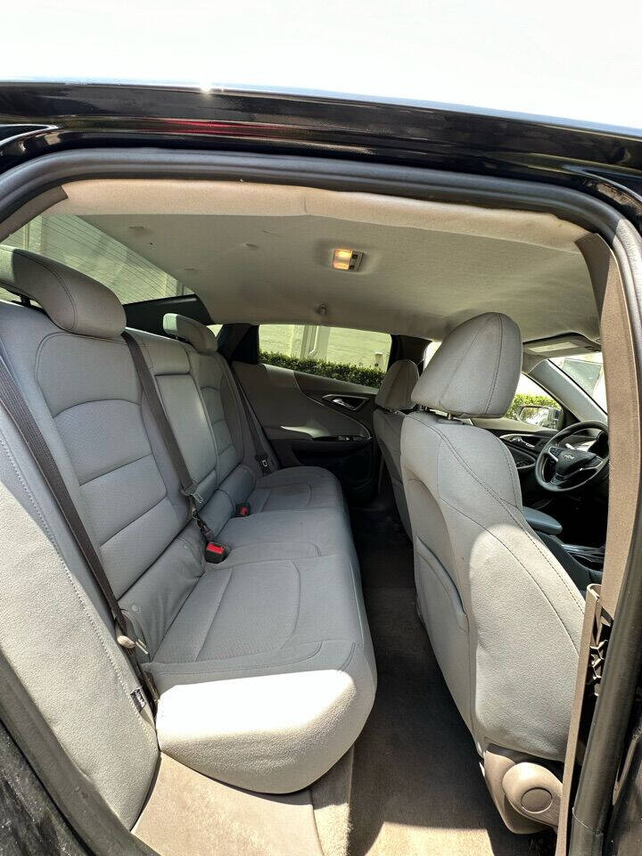 2017 Chevrolet Malibu  - $10,999