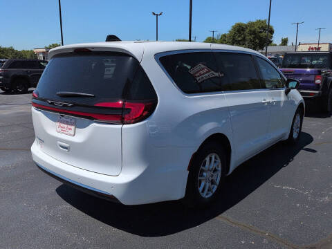 2027 Chrysler Pacifica Select