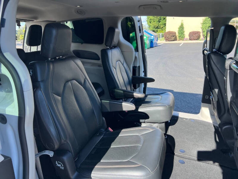2017 Chrysler Pacifica Touring-L Plus
