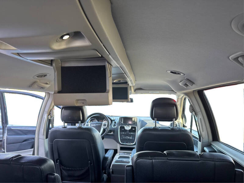 2016 Chrysler Town and Country Touring