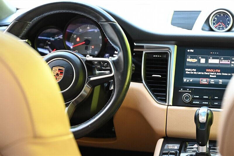 2017 Porsche Macan 30