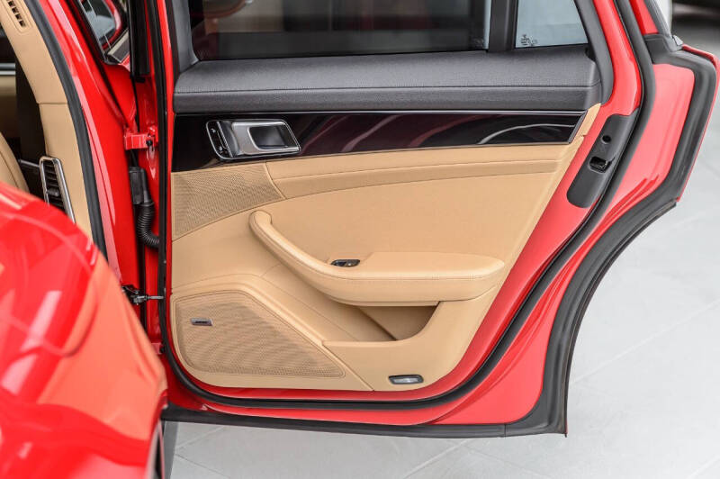 2018 Porsche Panamera 4