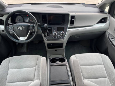 2017 Toyota Sienna LE 8-Passenger