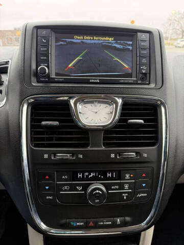 2016 Chrysler Town and Country Touring