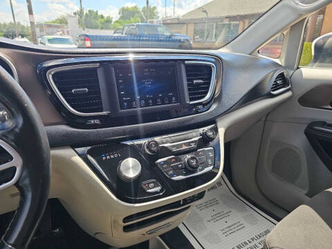 2020 Chrysler Voyager LX