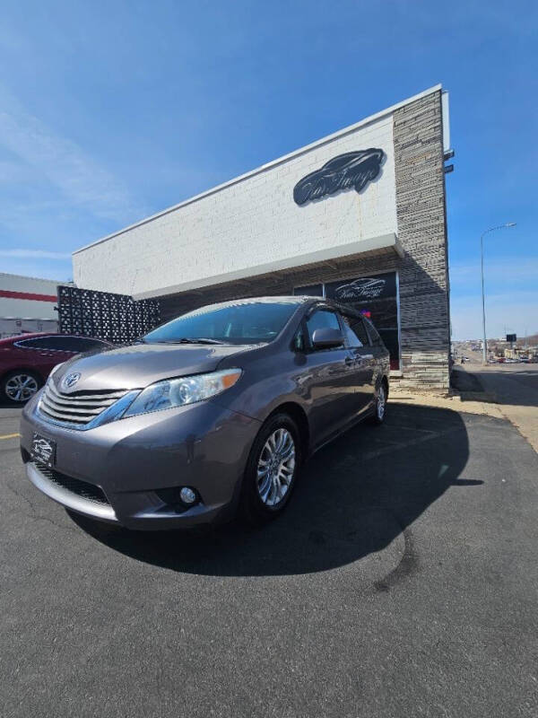 2011 Toyota Sienna XLE 7-Passenger Auto Access Seat