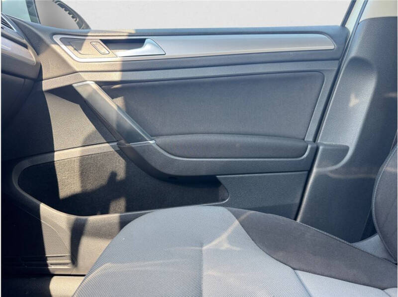 2016 Volkswagen e-Golf SE