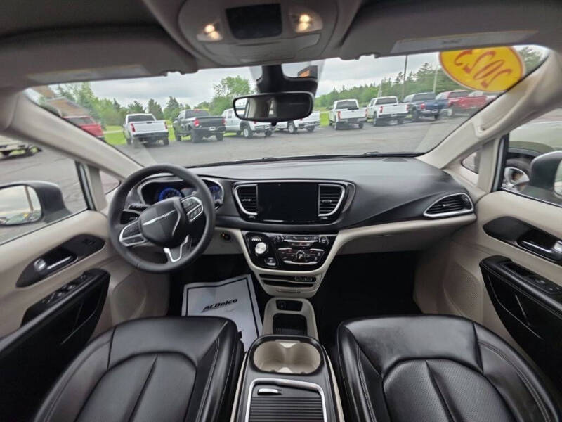 2023 Chrysler Pacifica Touring L