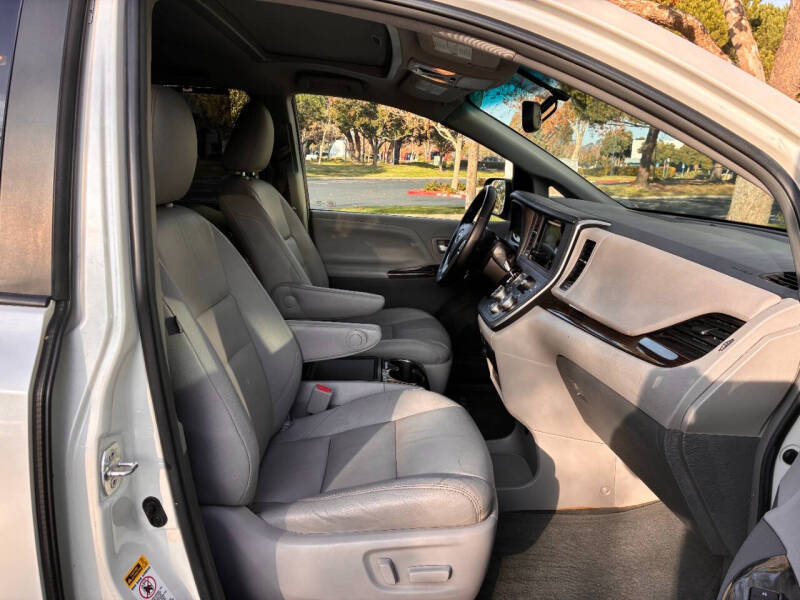2015 Toyota Sienna XLE 8-Passenger