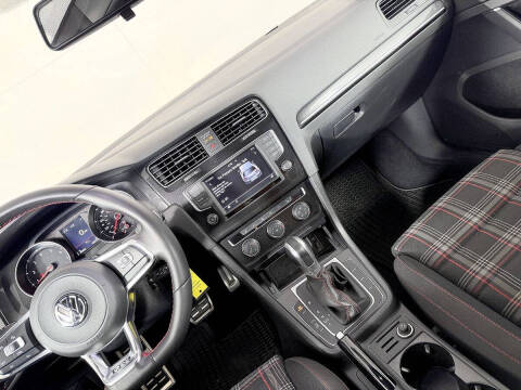 2017 Volkswagen Golf GTI S