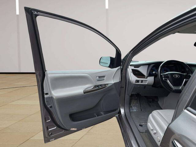 2017 Toyota Sienna Limited 7-Passenger