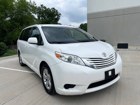 2017 Toyota Sienna LE 8-Passenger