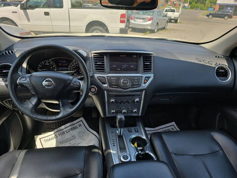 2017 Nissan Pathfinder SL