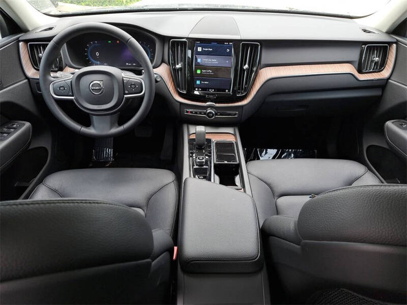 2022 Volvo XC60 B5 Momentum